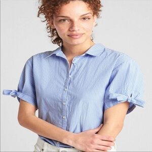 Gap women’s short sleeve light blue gingham blouse